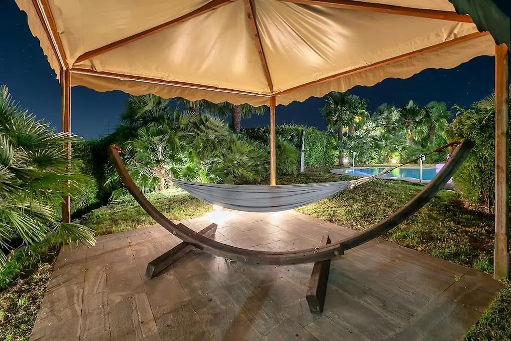 Villa Belvedere - Pool, Sauna, Gym, Private Nightclub San Fermo della Battaglia İtalya